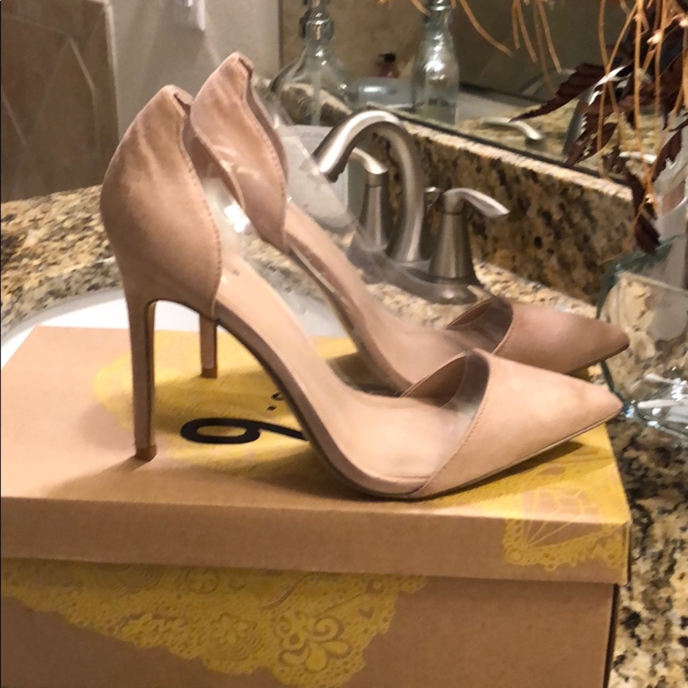 Mixed no.6 pumps size 7.5